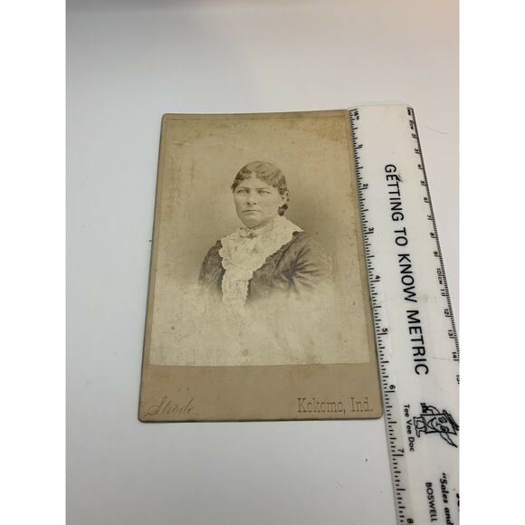 Antique Photo Cabinet Card Strode Kokomo, IN Pretty Woman With Haunting Eyes SEE - Picture 2 of 3